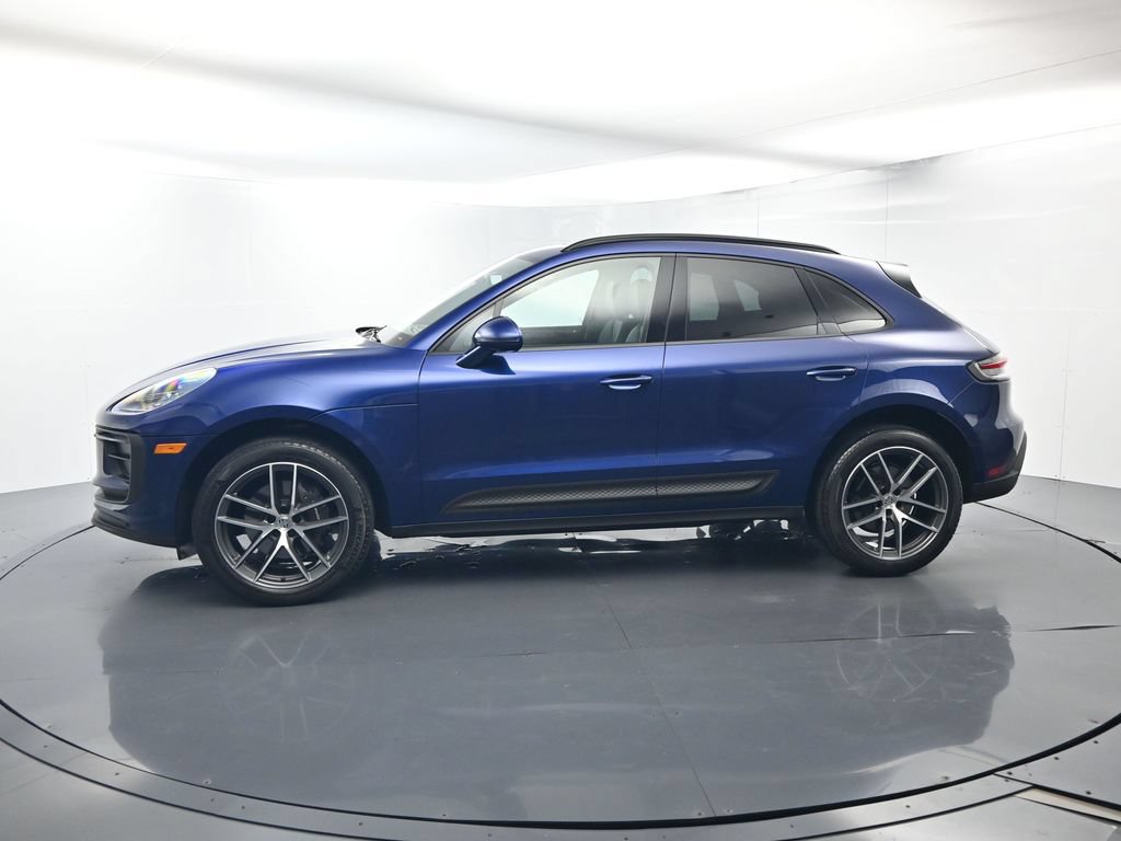 Certified 2024 Porsche Macan AWD/4WD image 2