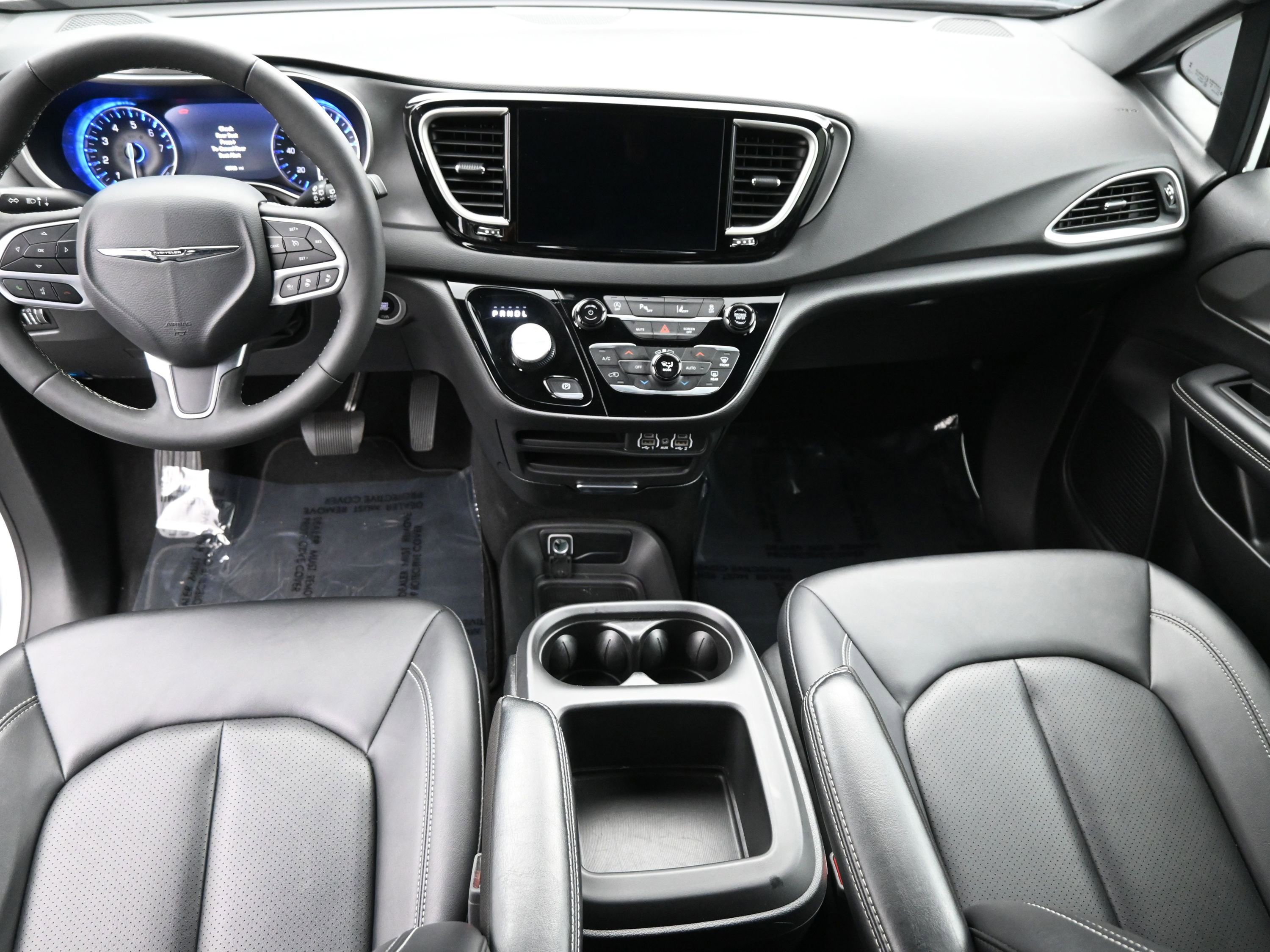 Used 2025 Chrysler Pacifica Select image 14