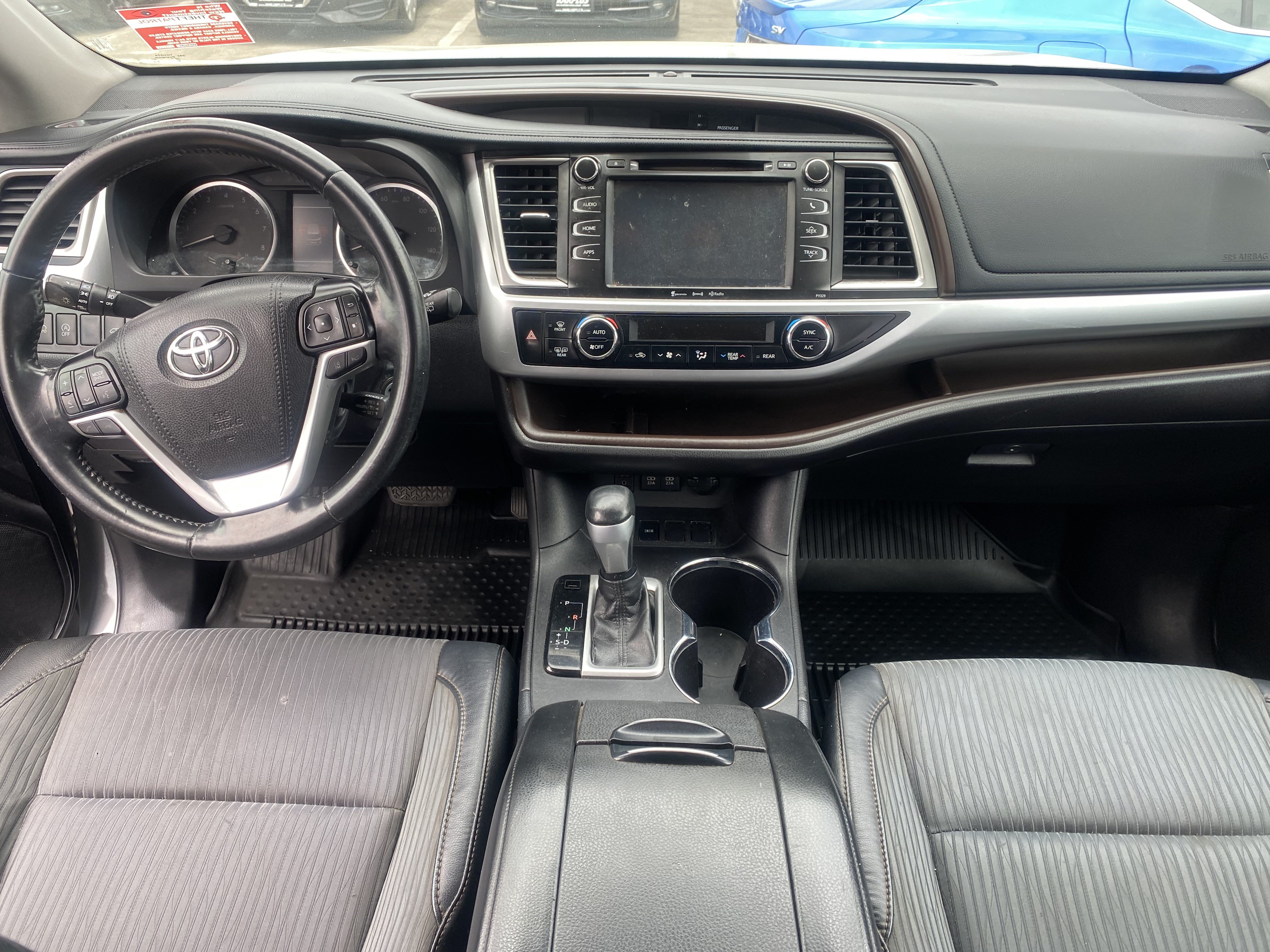 Used 2018 Toyota Highlander Plus FWD image 19