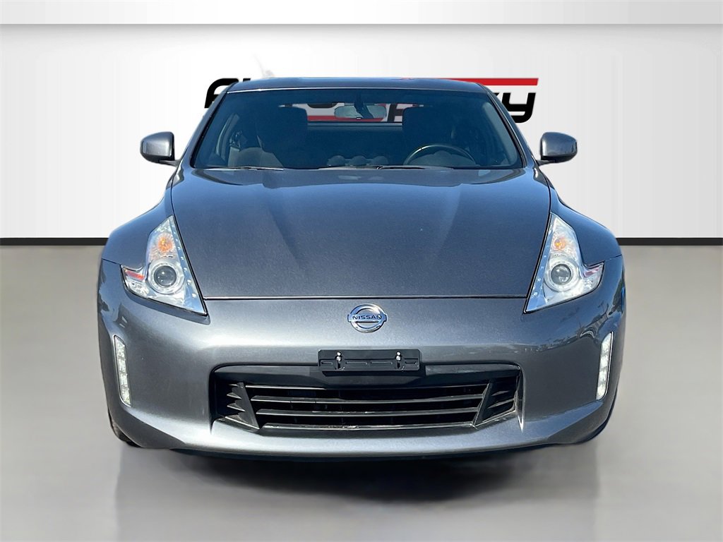 Used 2017 Nissan 370Z Base image 2