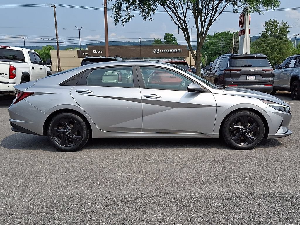 Used 2021 Hyundai Elantra SEL w/ Convenience Package FWD image 10
