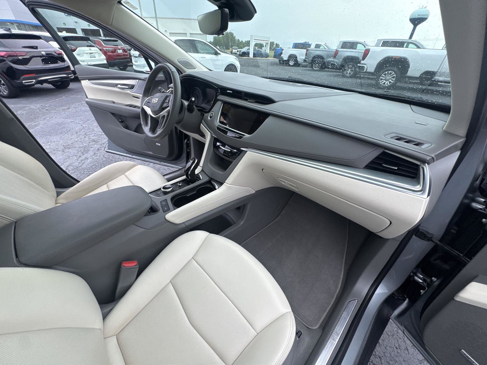 Used 2023 Cadillac XT5 Premium Luxury w/ Technology Package AWD/4WD image 18