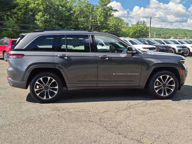 Certified 2022 Jeep Grand Cherokee Overland w/ Luxury Tech Group IV AWD/4WD image 4