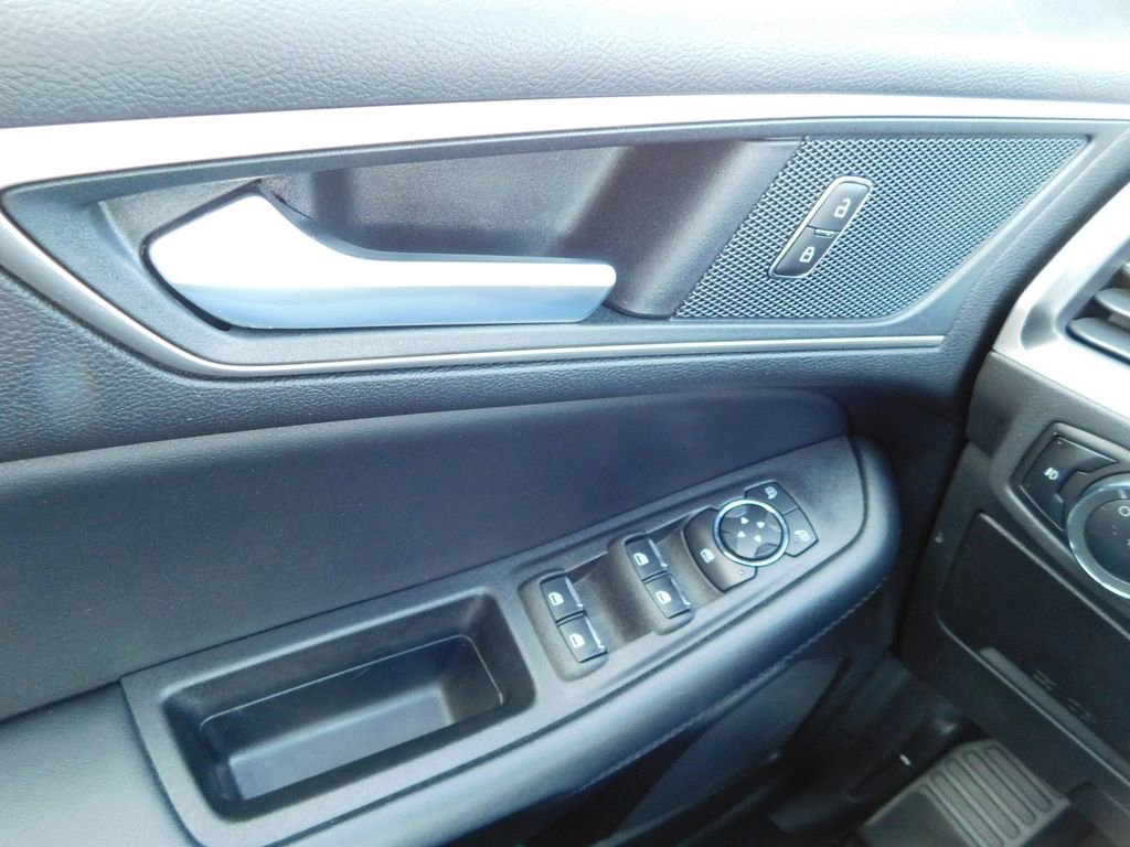 Used 2024 Ford Edge SEL w/ Convenience Package image 29