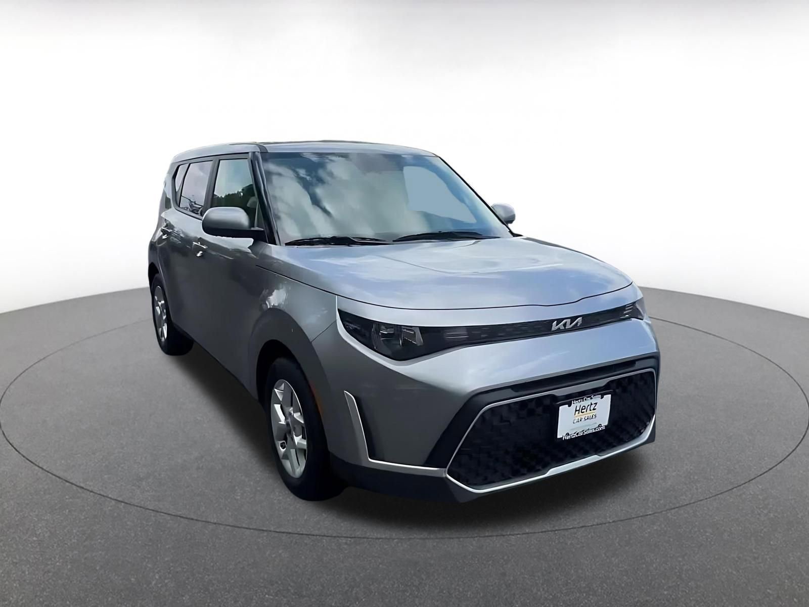 Used 2025 Kia Soul LX w/ LX Technology Package FWD image 3