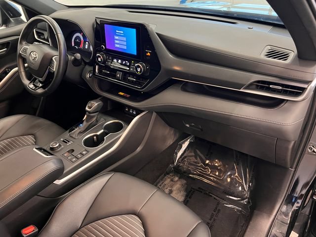 Used 2025 Toyota Highlander XSE AWD/4WD image 15