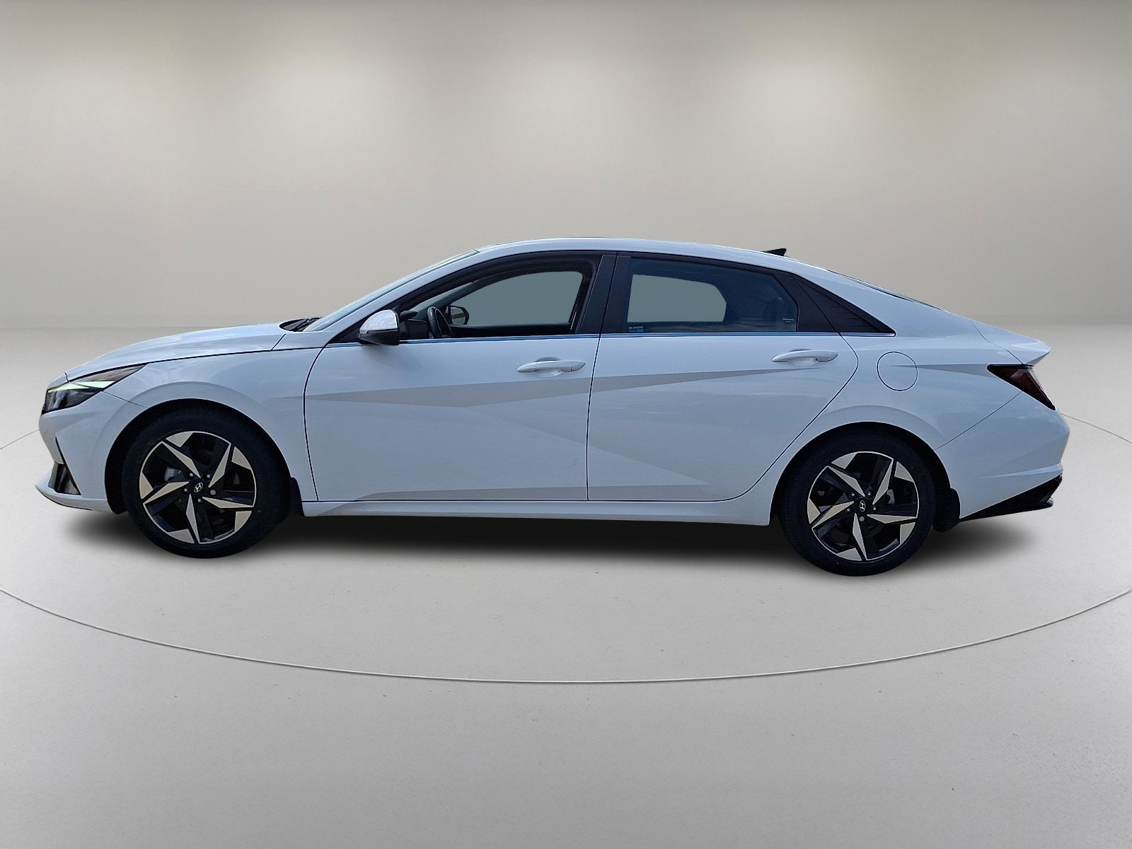 Certified 2022 Hyundai Elantra Limited w/ Winter Weather Package image 6