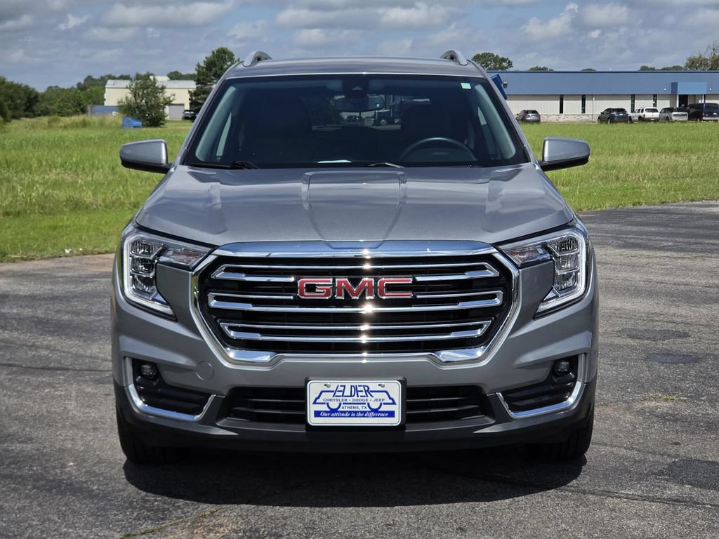 Used 2024 GMC Terrain SLT AWD/4WD image 2