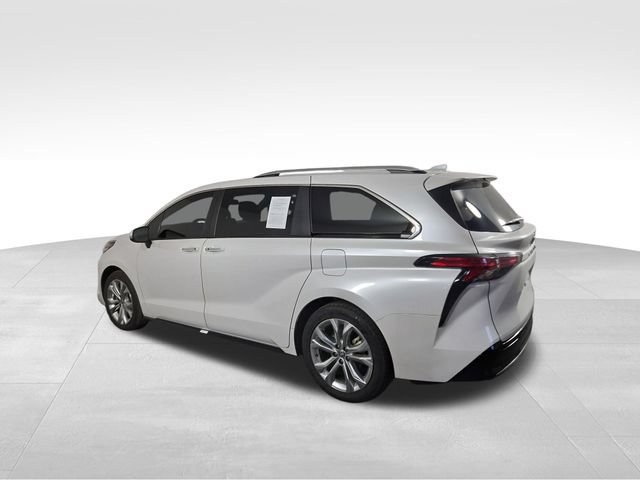 Used 2023 Toyota Sienna Platinum FWD image 10