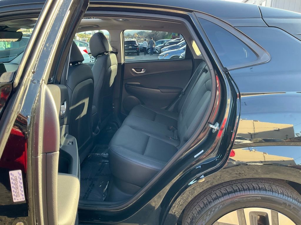 Used 2022 Hyundai Kona Limited w/ Cargo Package image 7