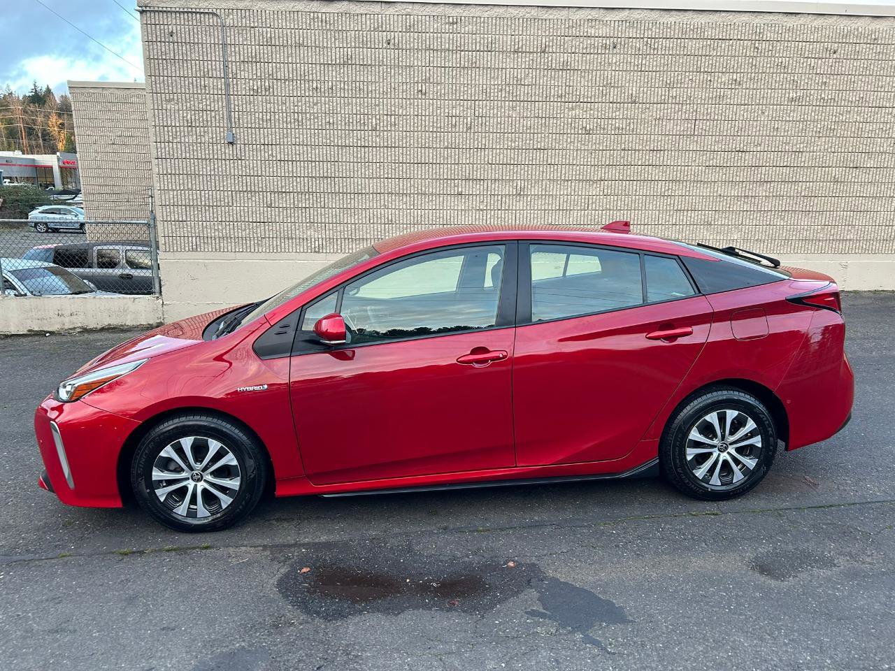 Used 2021 Toyota Prius LE AWD/4WD image 2