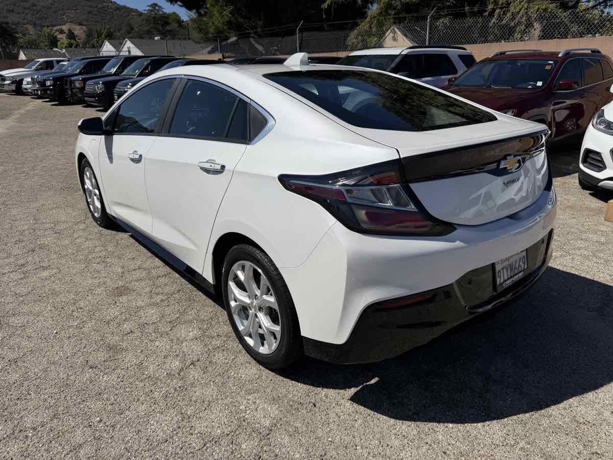 Used 2017 Chevrolet Volt Premier w/ Driver Confidence II Package FWD image 5