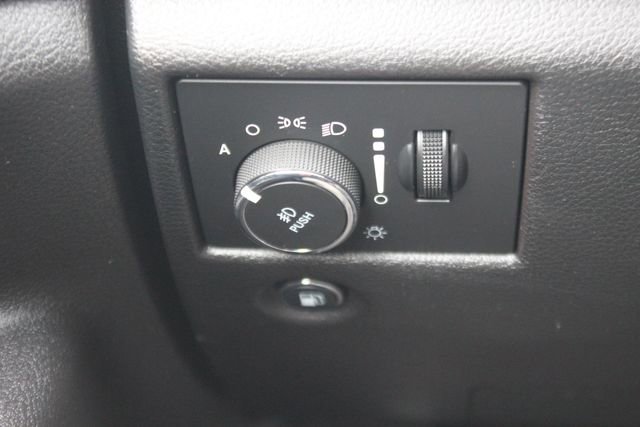 Used 2020 Jeep Grand Cherokee Altitude AWD/4WD image 17