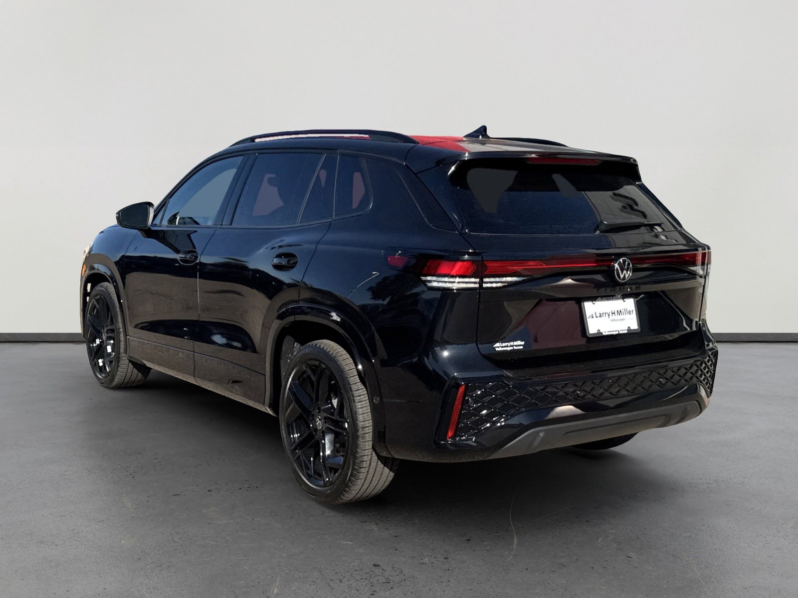 New 2026 Volkswagen Tiguan SE R-Line image 4