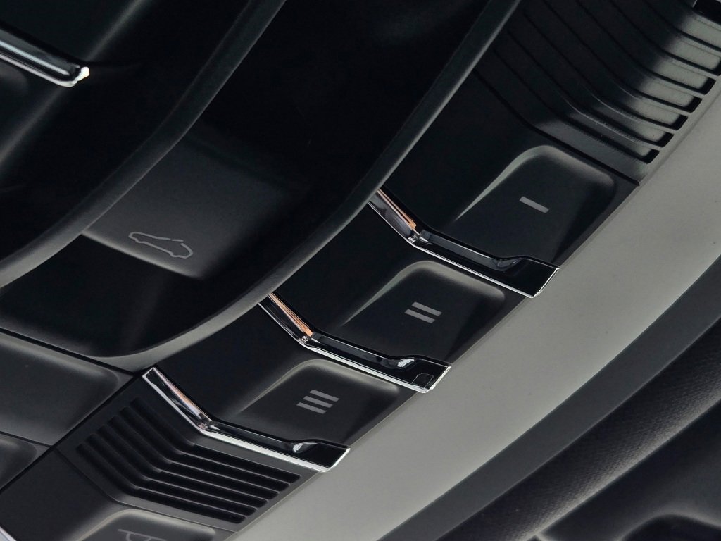 New 2026 Porsche Macan image 26