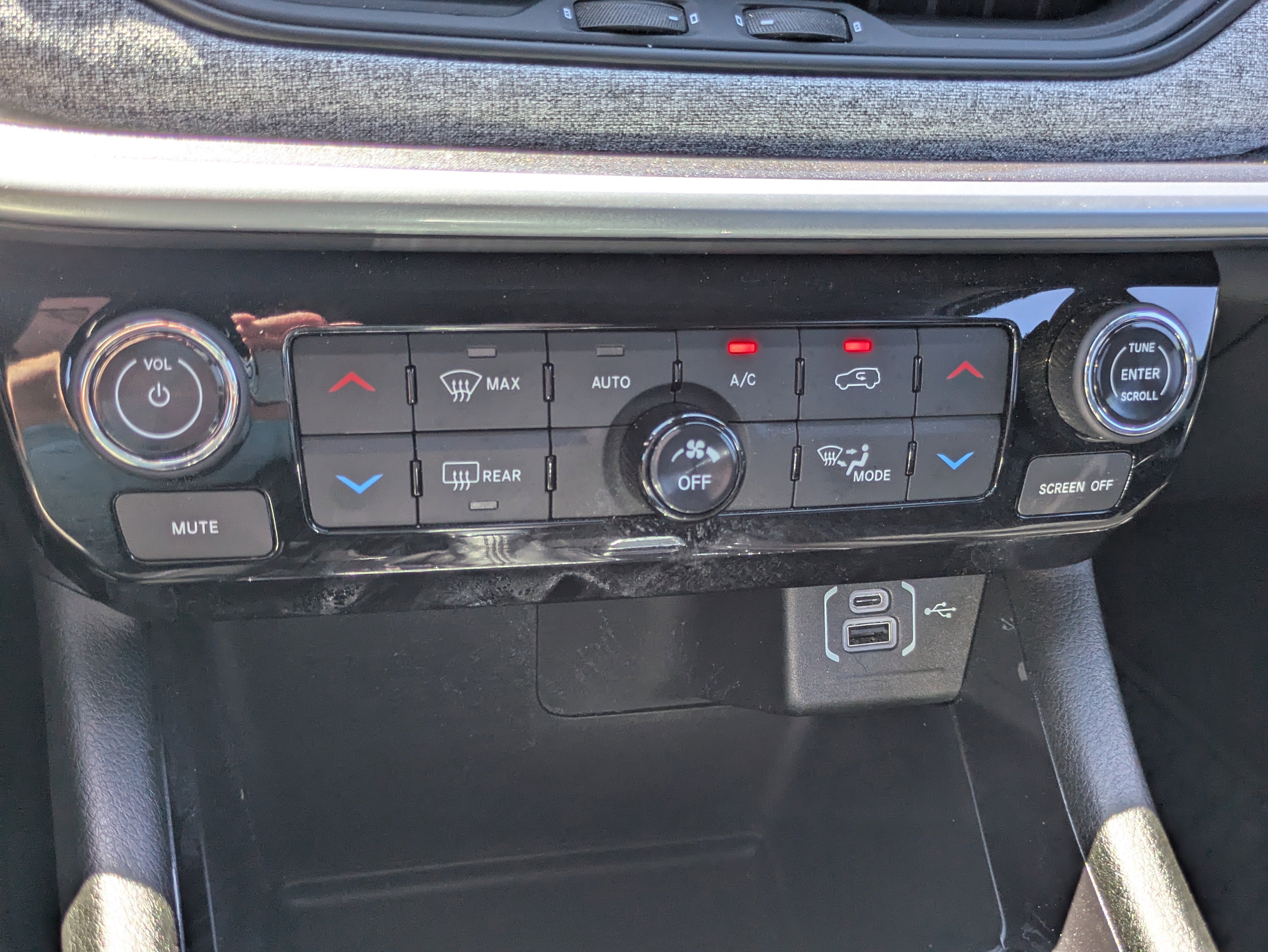 Certified 2025 Jeep Compass Latitude w/ Convenience Group AWD/4WD image 18