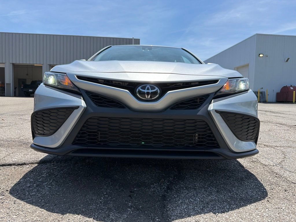 Used 2023 Toyota Camry SE FWD image 4