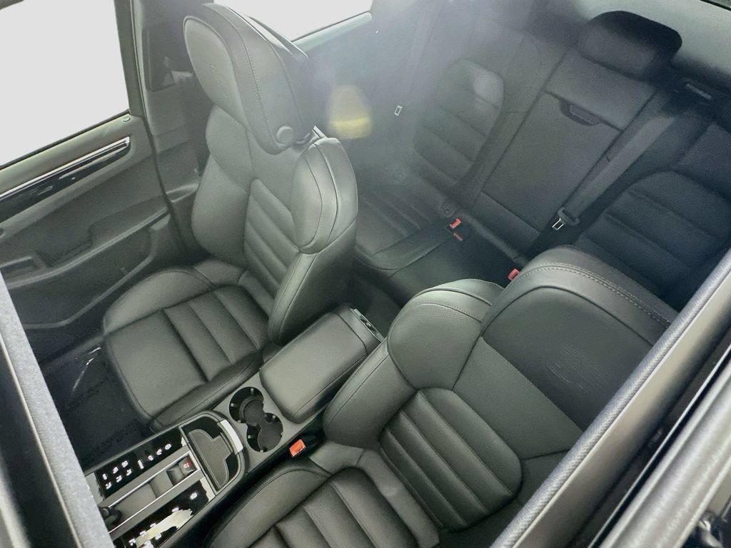 Certified 2026 Porsche Macan Turbo AWD/4WD image 14