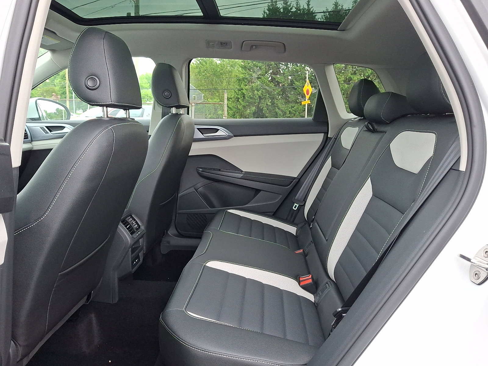New 2026 Volkswagen Taos SEL AWD/4WD image 5