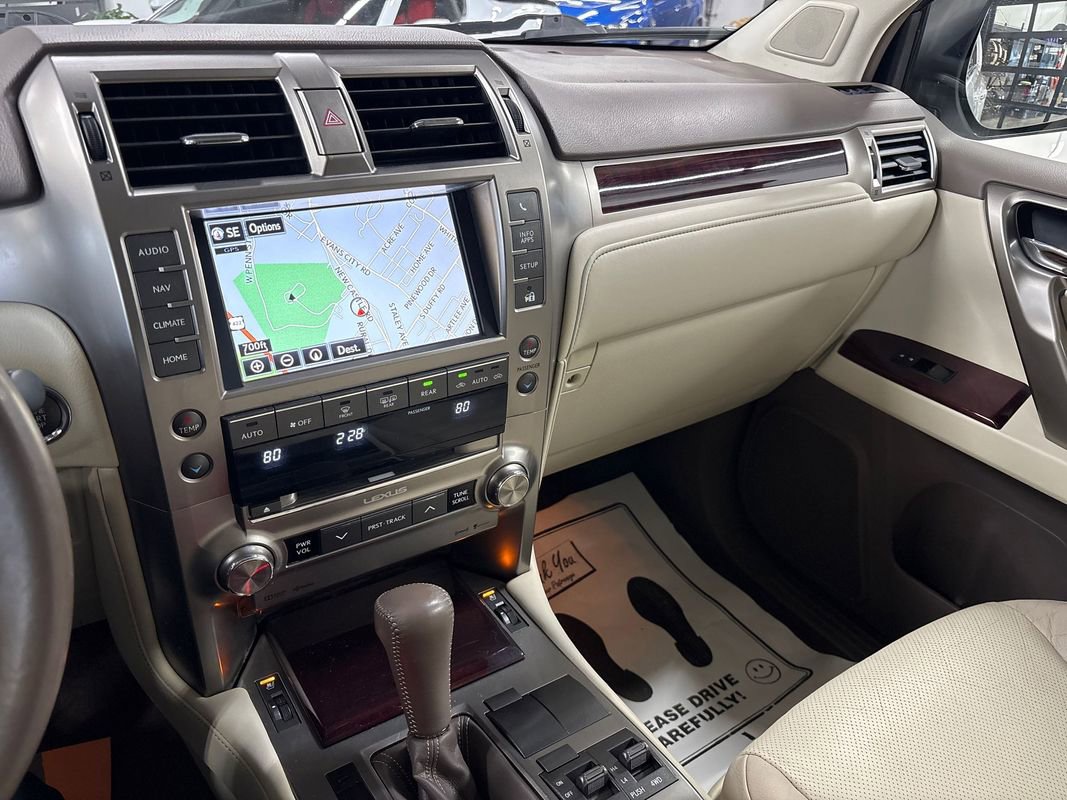 Used 2018 Lexus GX 460 image 34