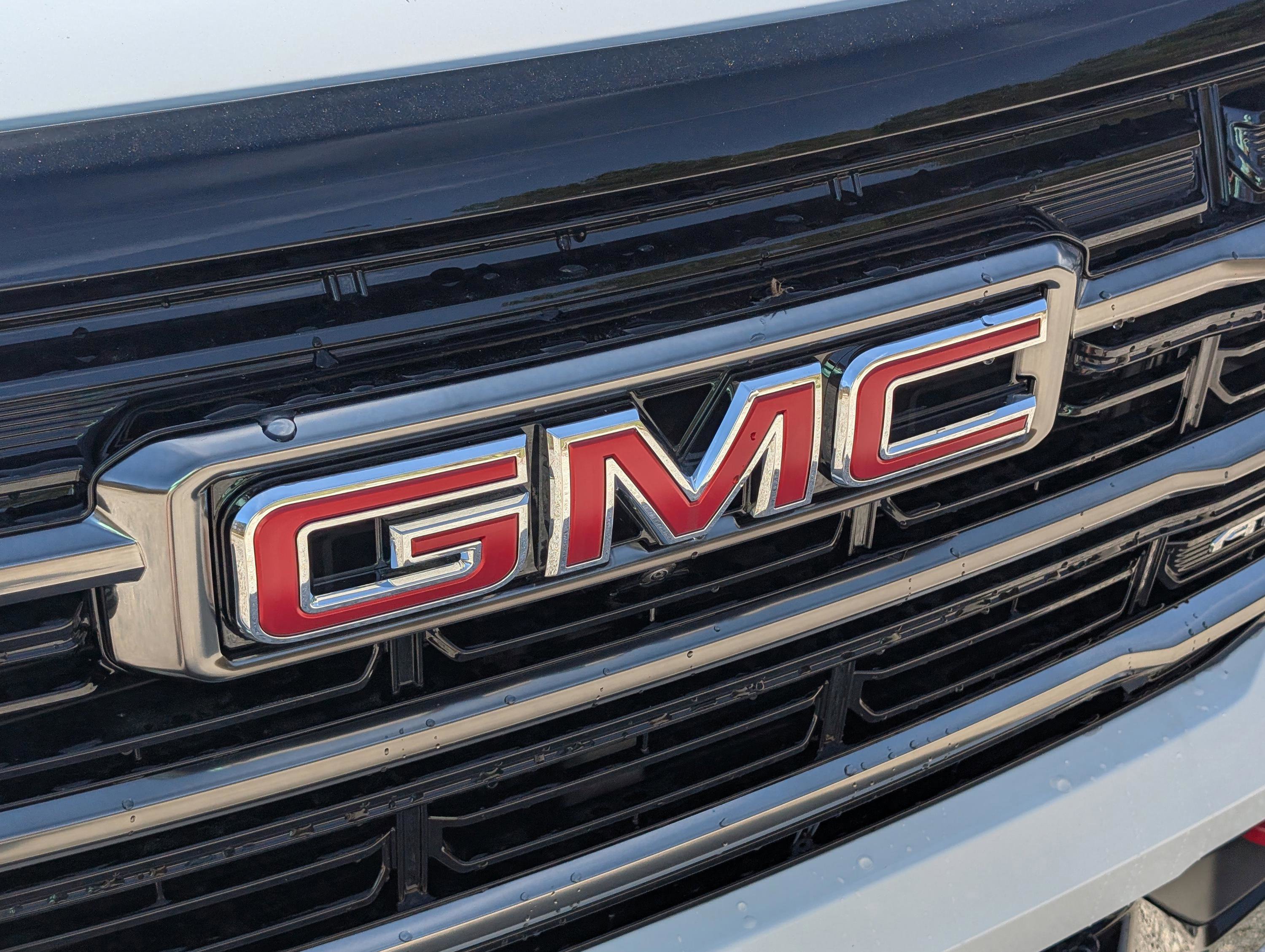 New 2026 GMC Terrain AT4 w/ Technology Package II AWD/4WD image 5