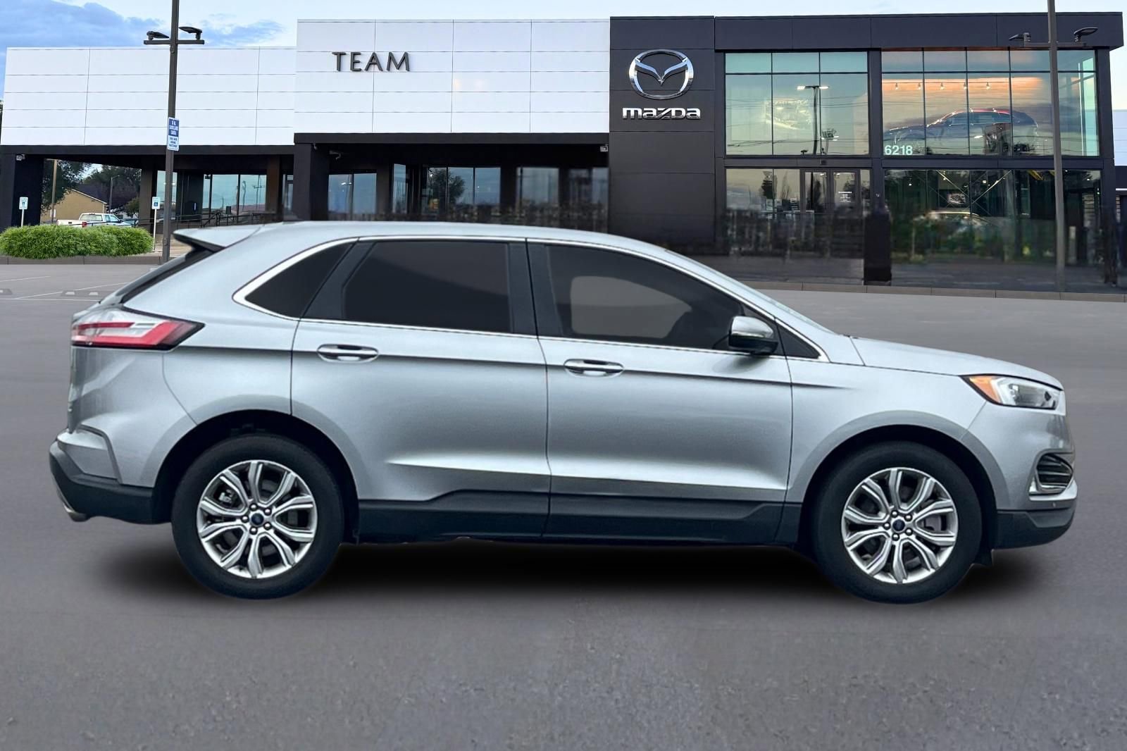 Used 2024 Ford Edge Titanium AWD/4WD image 3