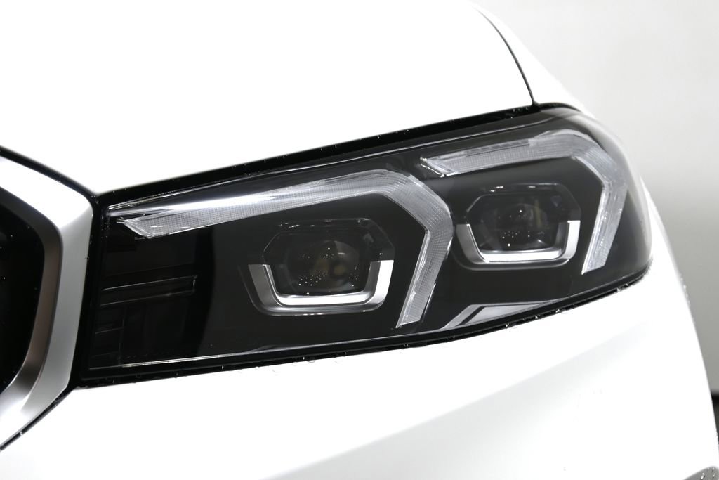 Used 2026 BMW 330i xDrive Sedan w/ Premium Package image 11