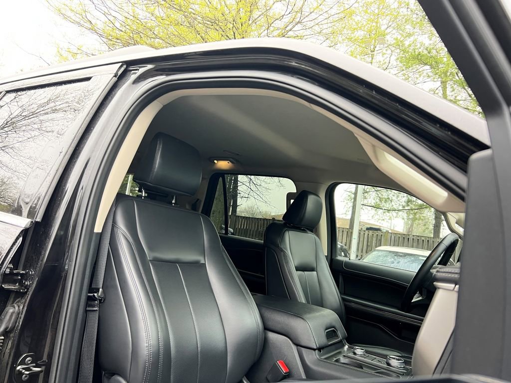Used 2024 Ford Expedition Max XLT image 13