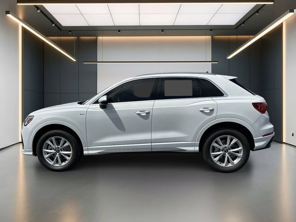 Used 2024 Audi Q3 2.0T Premium image 2