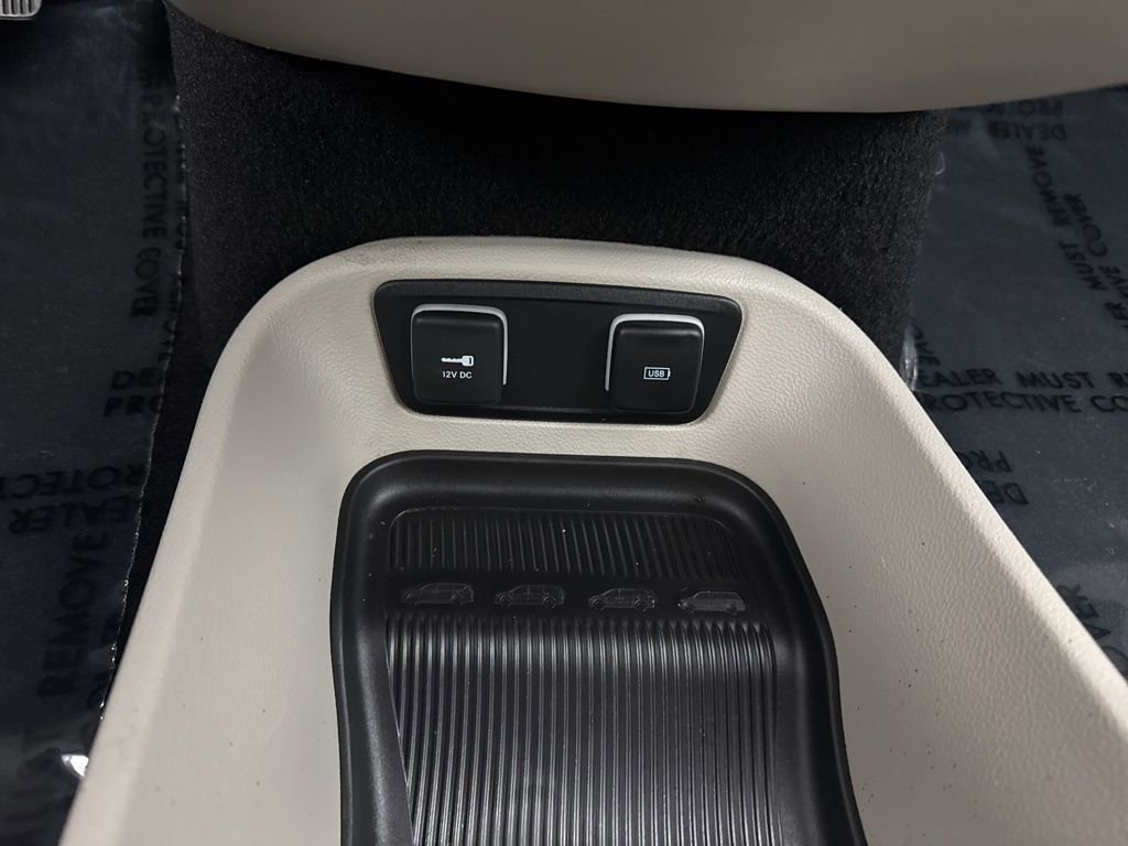 Used 2020 Chrysler Pacifica Touring image 24