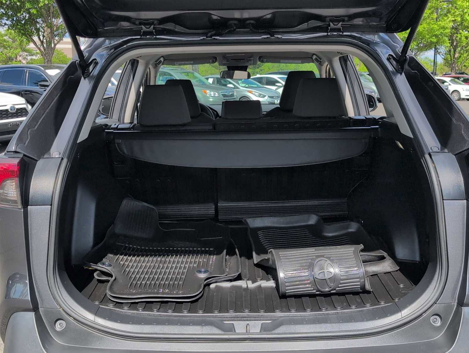 Used 2022 Toyota RAV4 XLE AWD/4WD image 33