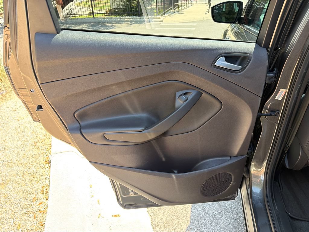 Used 2015 Ford Escape SE FWD image 29