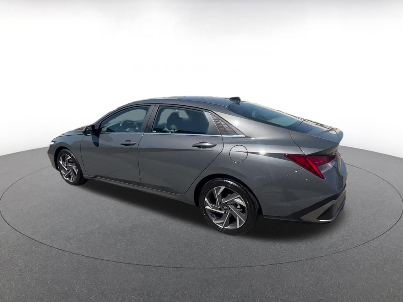 Used 2025 Hyundai Elantra SEL image 10