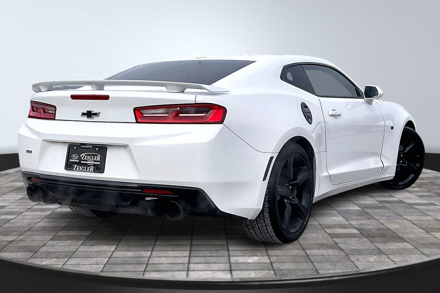 Used 2018 Chevrolet Camaro SS image 2