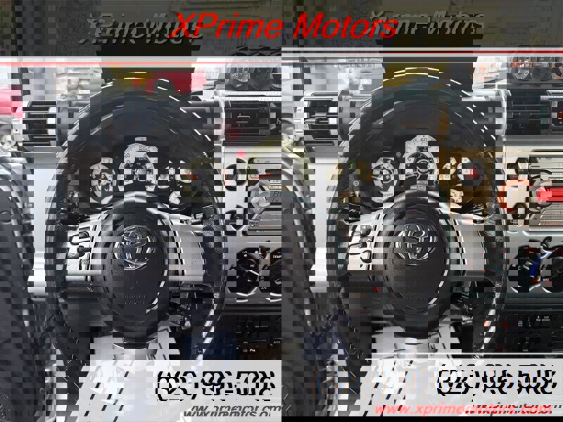 Used 2007 Toyota FJ Cruiser 4WD image 17