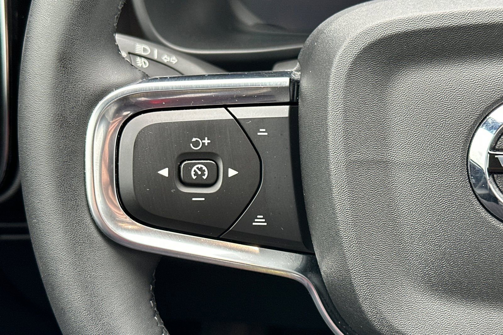 Used 2023 Volvo XC40 Recharge Ultimate image 27