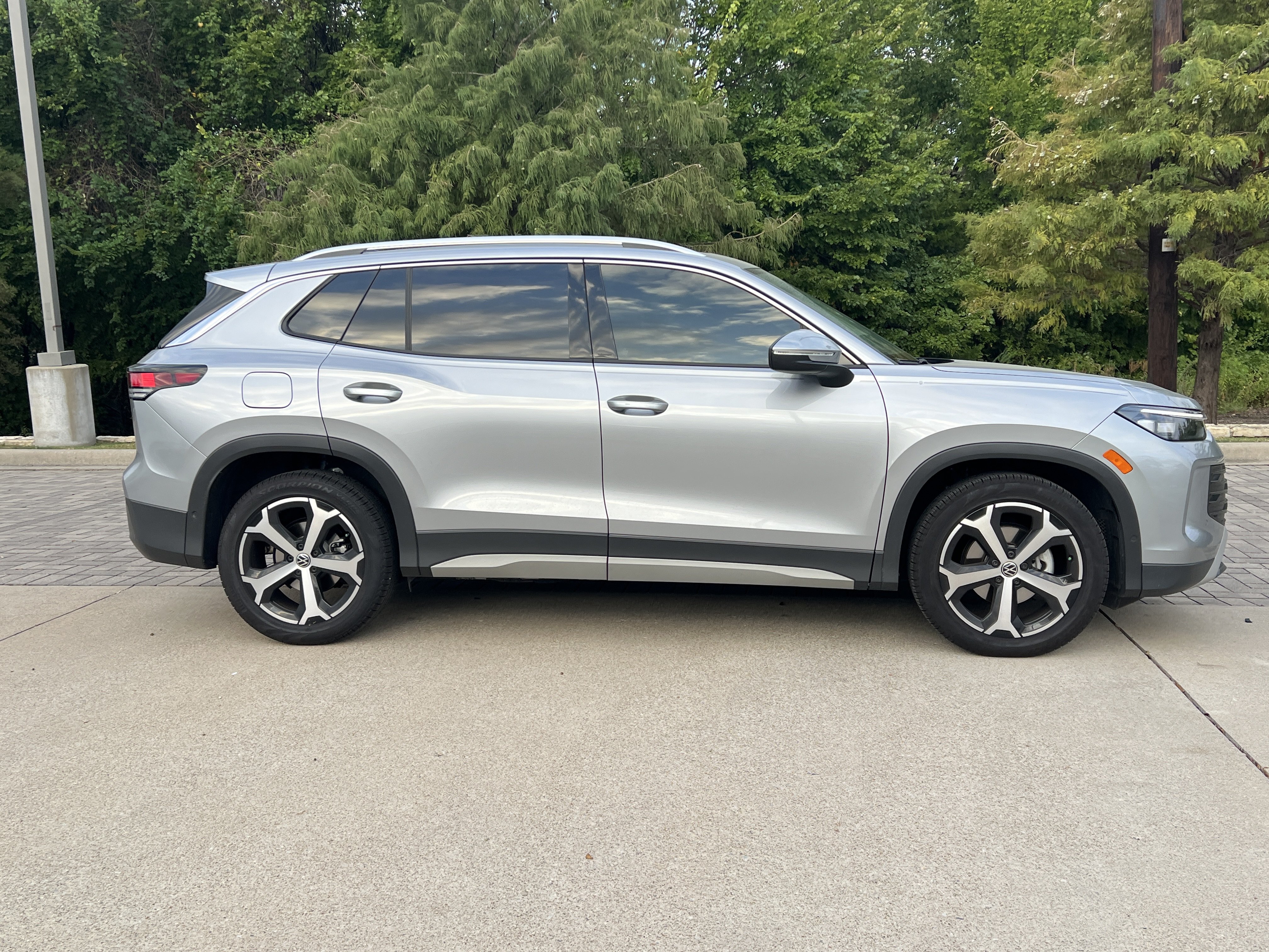 Certified 2026 Volkswagen Tiguan SE FWD image 10