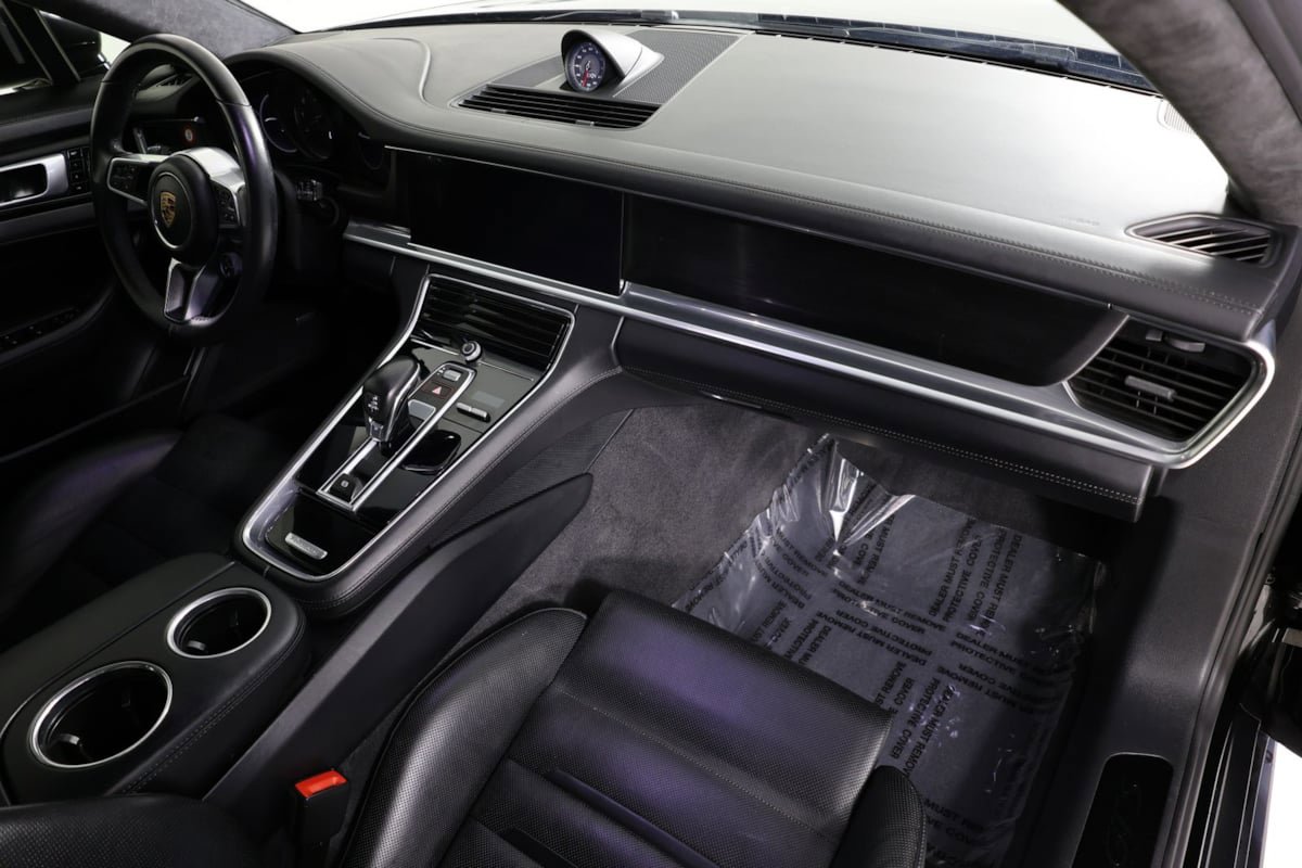 Used 2020 Porsche Panamera GTS image 31
