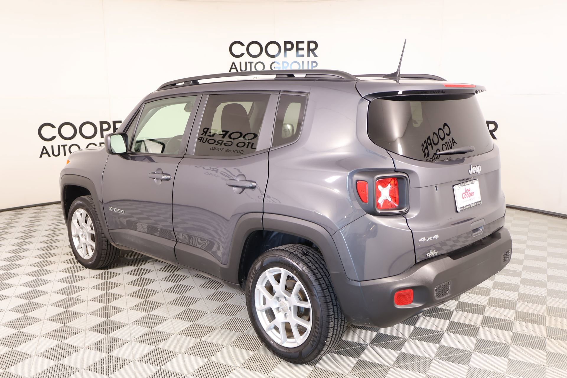Used 2023 Jeep Renegade Latitude w/ Sun/Sound Group AWD/4WD image 24