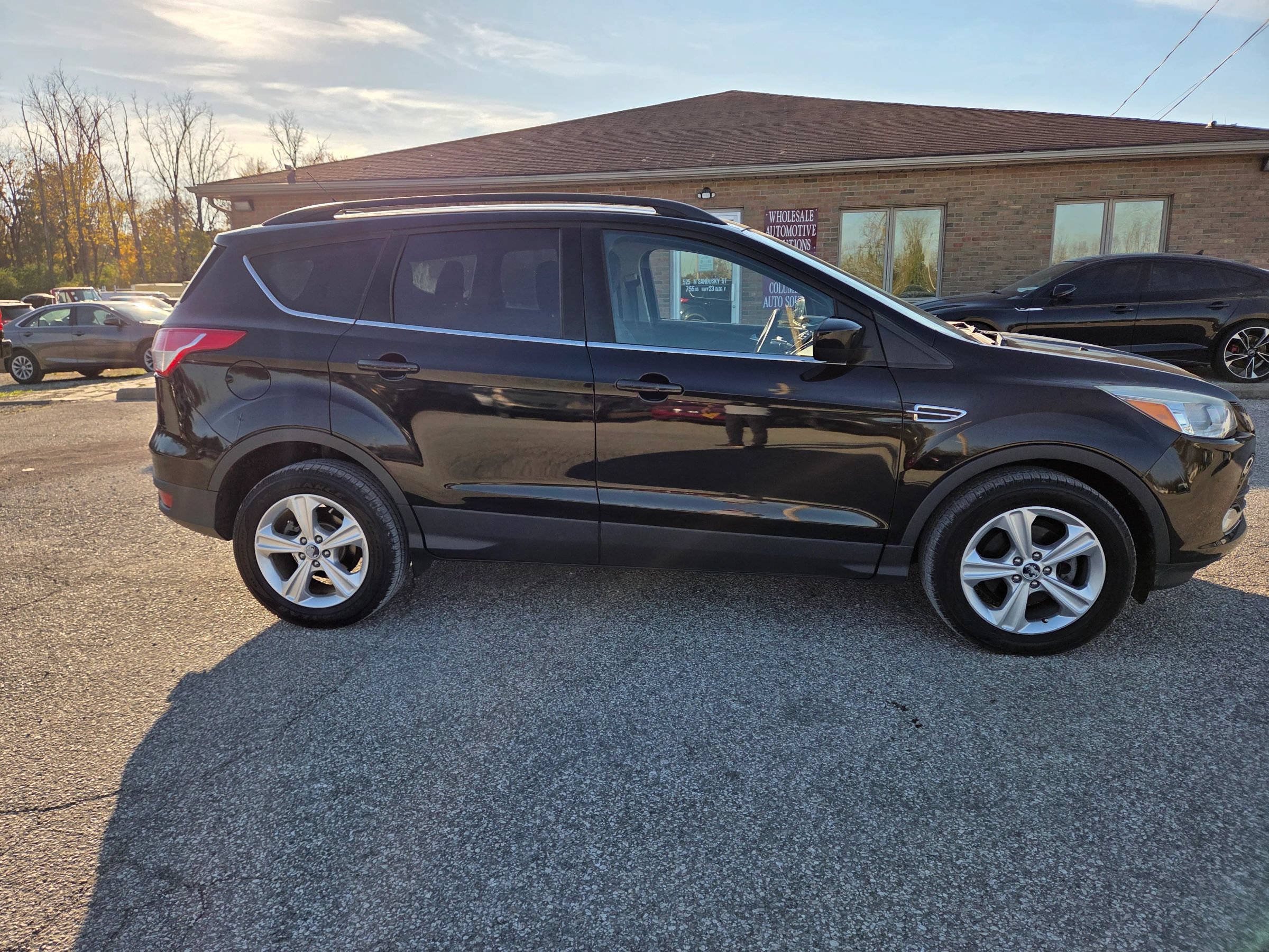 Used 2016 Ford Escape SE w/ Equipment Group 201A FWD image 3