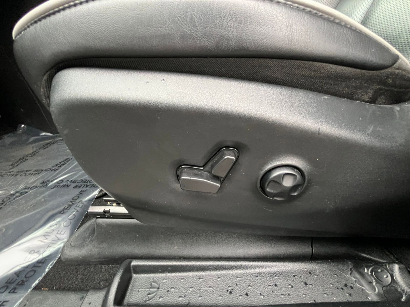 Used 2025 Chrysler Pacifica Limited FWD image 23