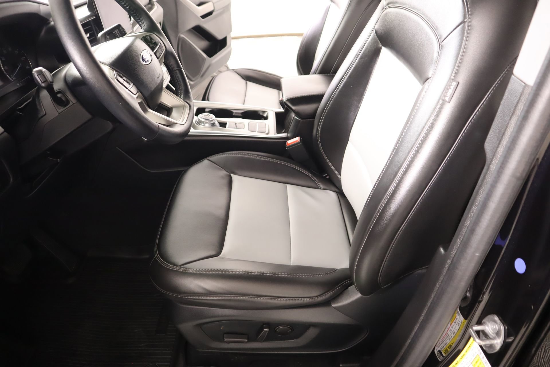 Used 2023 Ford Explorer XLT w/ Equipment Group 202A image 12