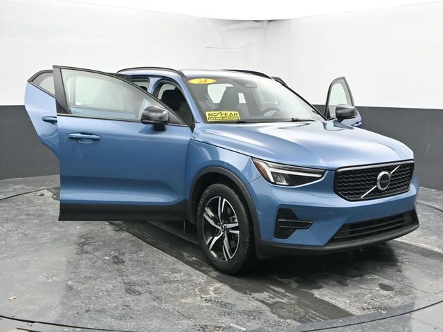 Used 2024 Volvo XC40 B5 Core image 50