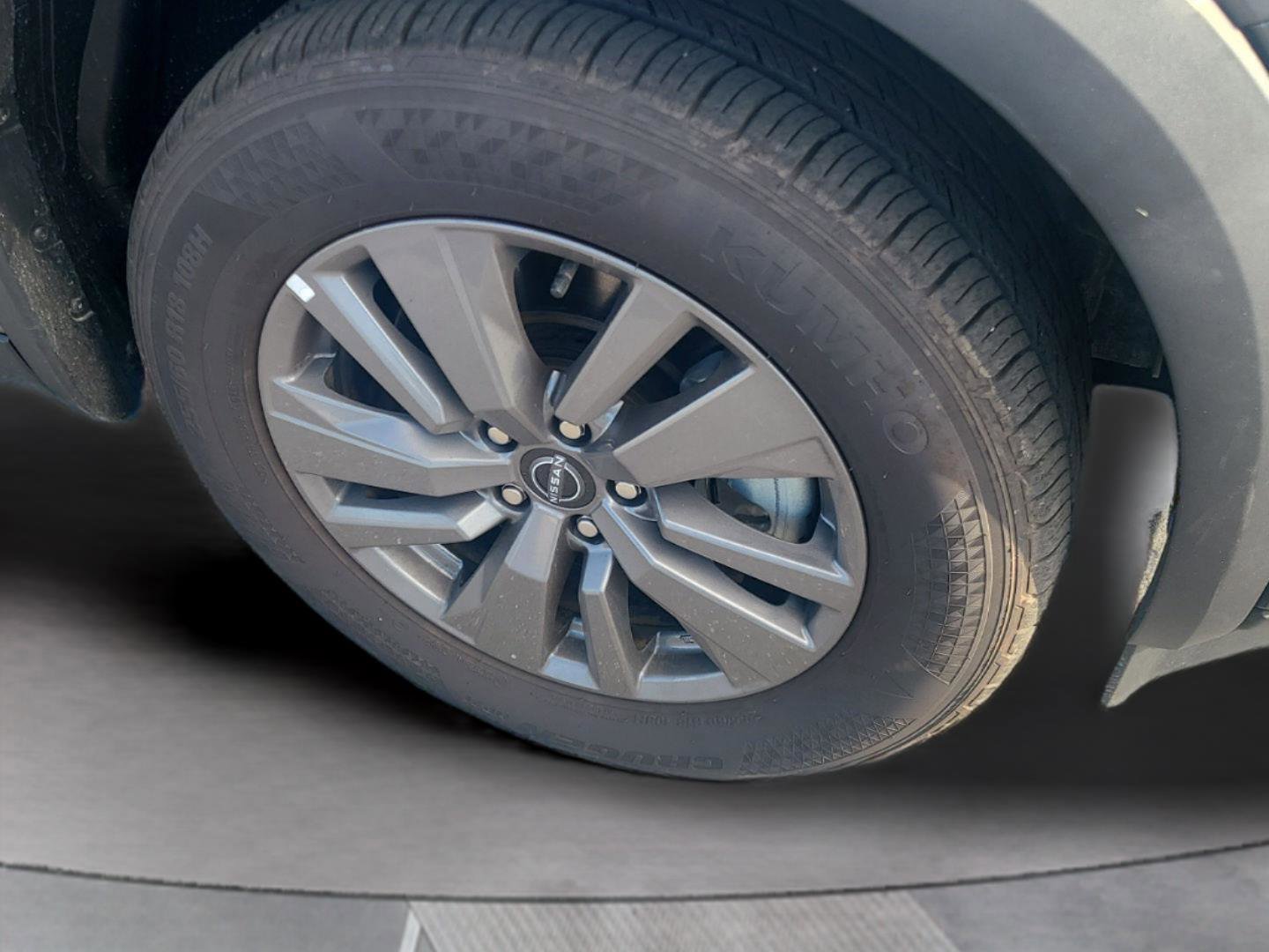 Used 2024 Nissan Pathfinder S image 7