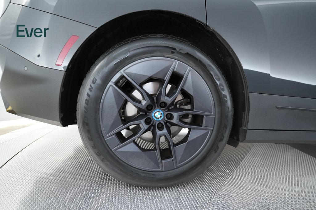 Used 2024 BMW iX xDrive50 AWD/4WD image 21