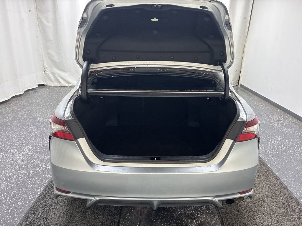 Used 2021 Toyota Camry SE FWD image 6