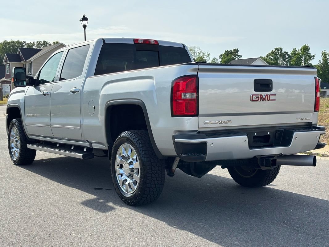 Used 2018 GMC Sierra 2500 Denali w/ Duramax Plus Package AWD/4WD image 5