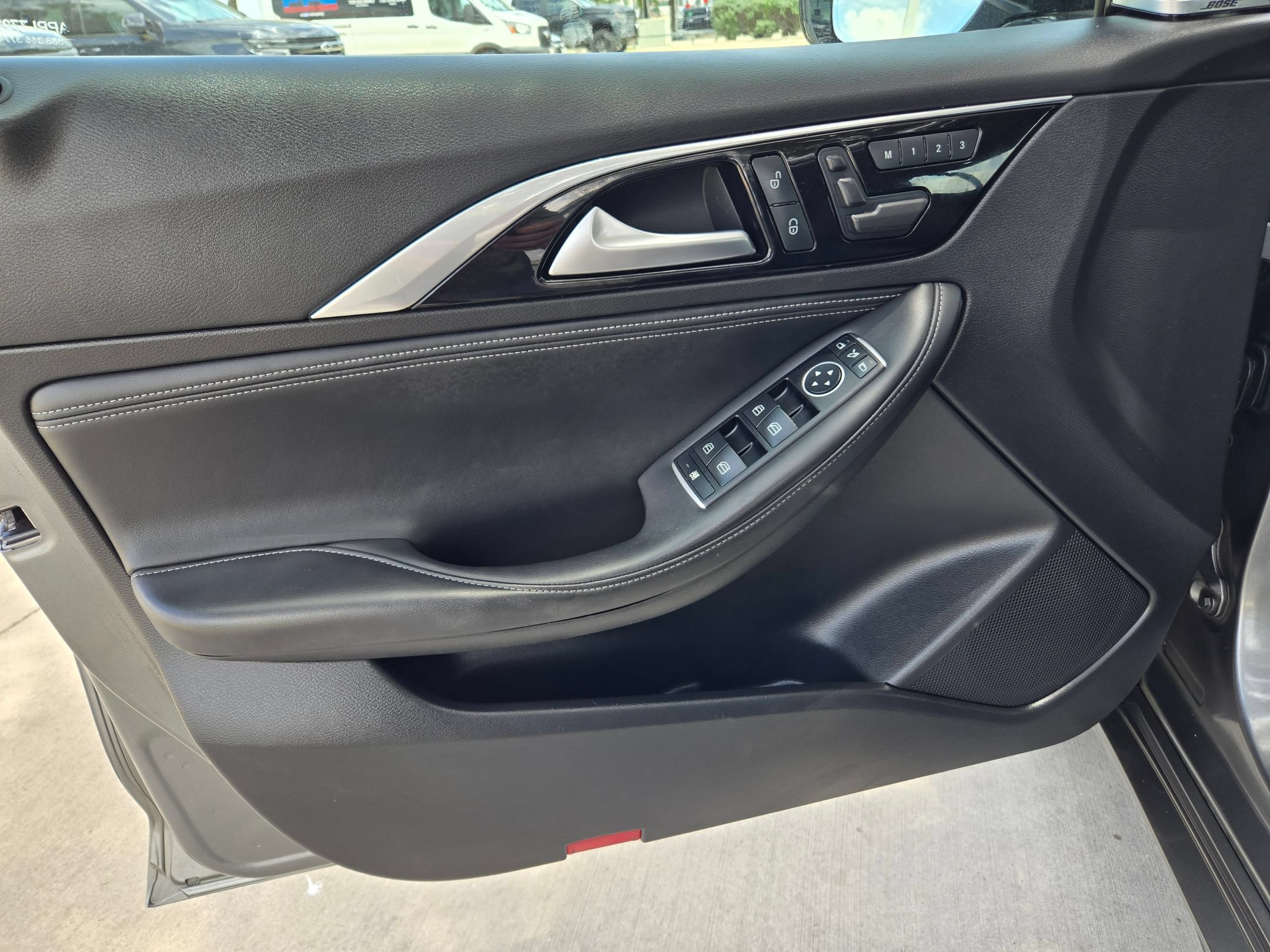 Used 2017 INFINITI QX30 Premium w/ Navigation Package FWD image 19