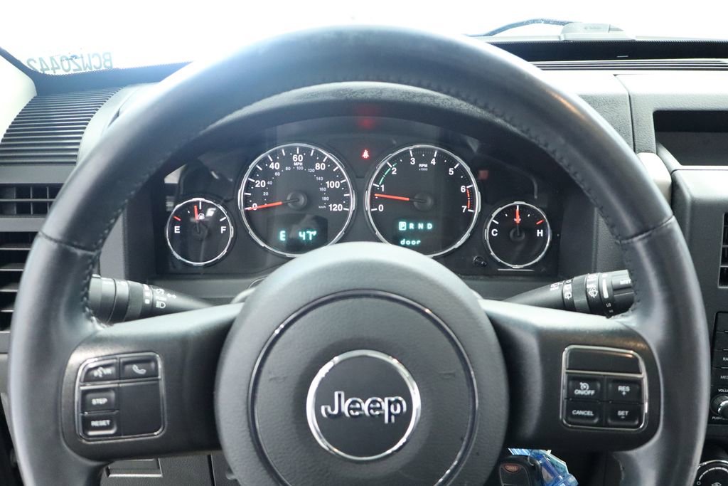 Used 2012 Jeep Liberty Sport AWD/4WD image 33