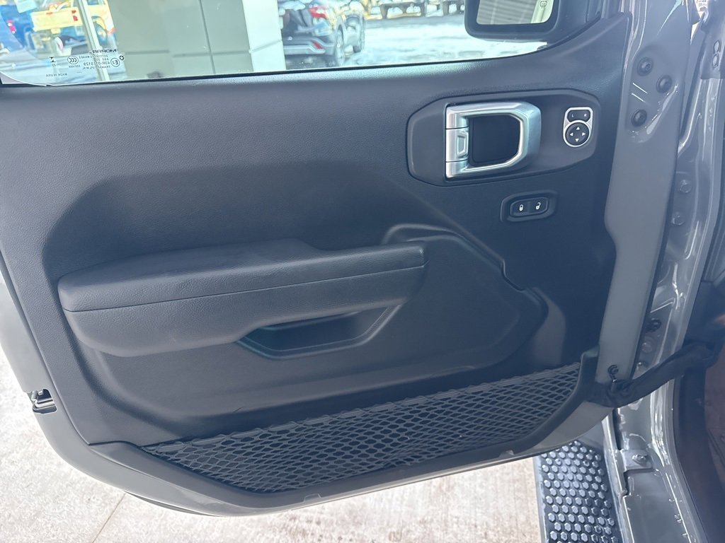 Used 2023 Jeep Wrangler Altitude image 10